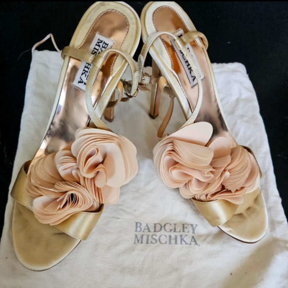 Badgley Mischka Randee Gold Satin Heels Size 8